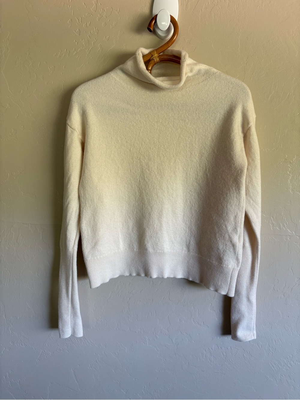 Aritzia x Wilfred Cyprie Merino Wool Mockneck Cream Color Sweater Size Medium
